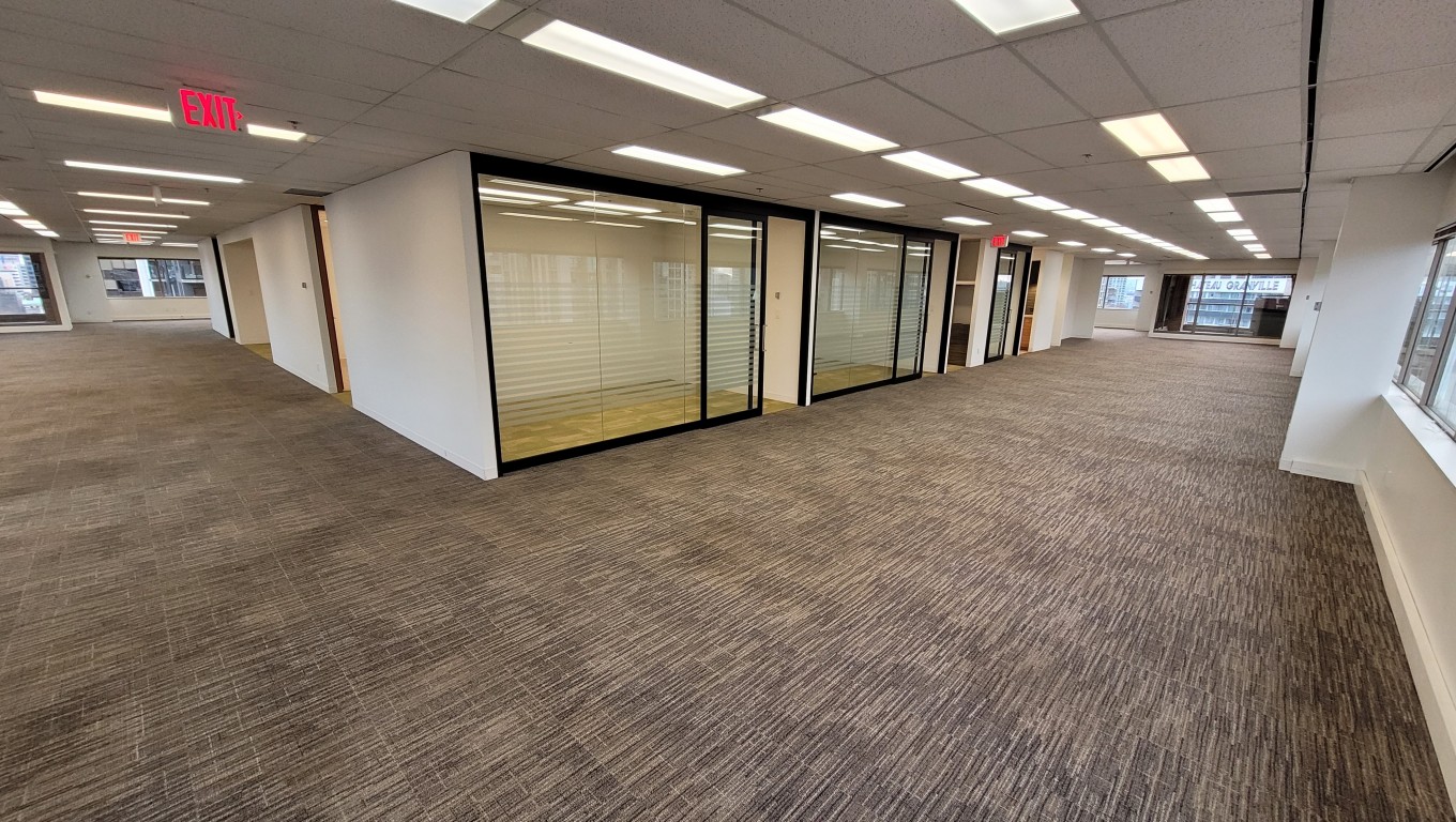 Full floor with corner decks